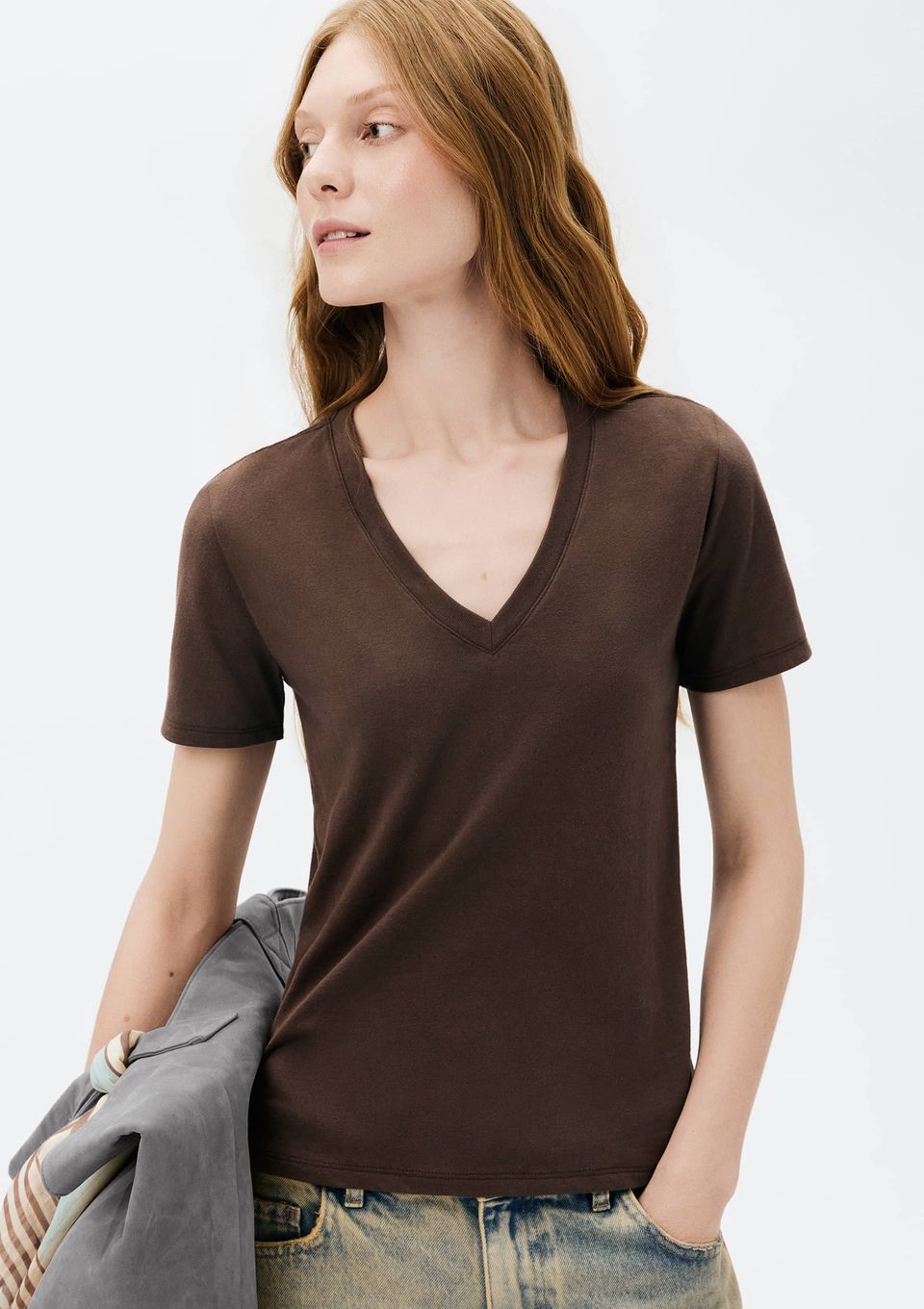 Blusa Básica Feminina Manga Curta Decote V - Marrom