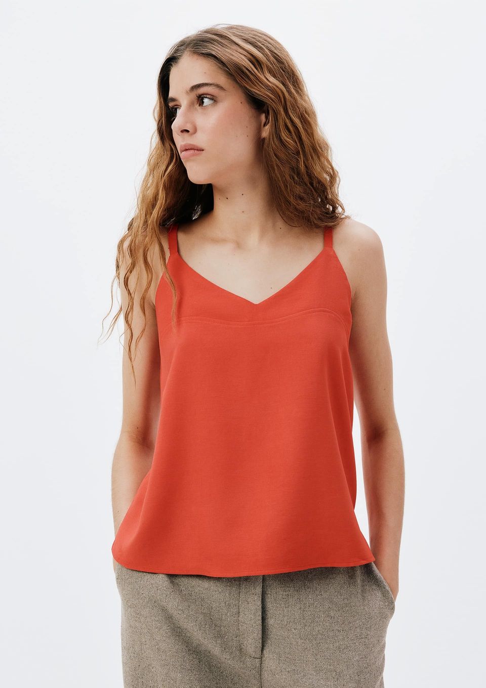 Regata Feminina Decote V em Viscose - Vermelho