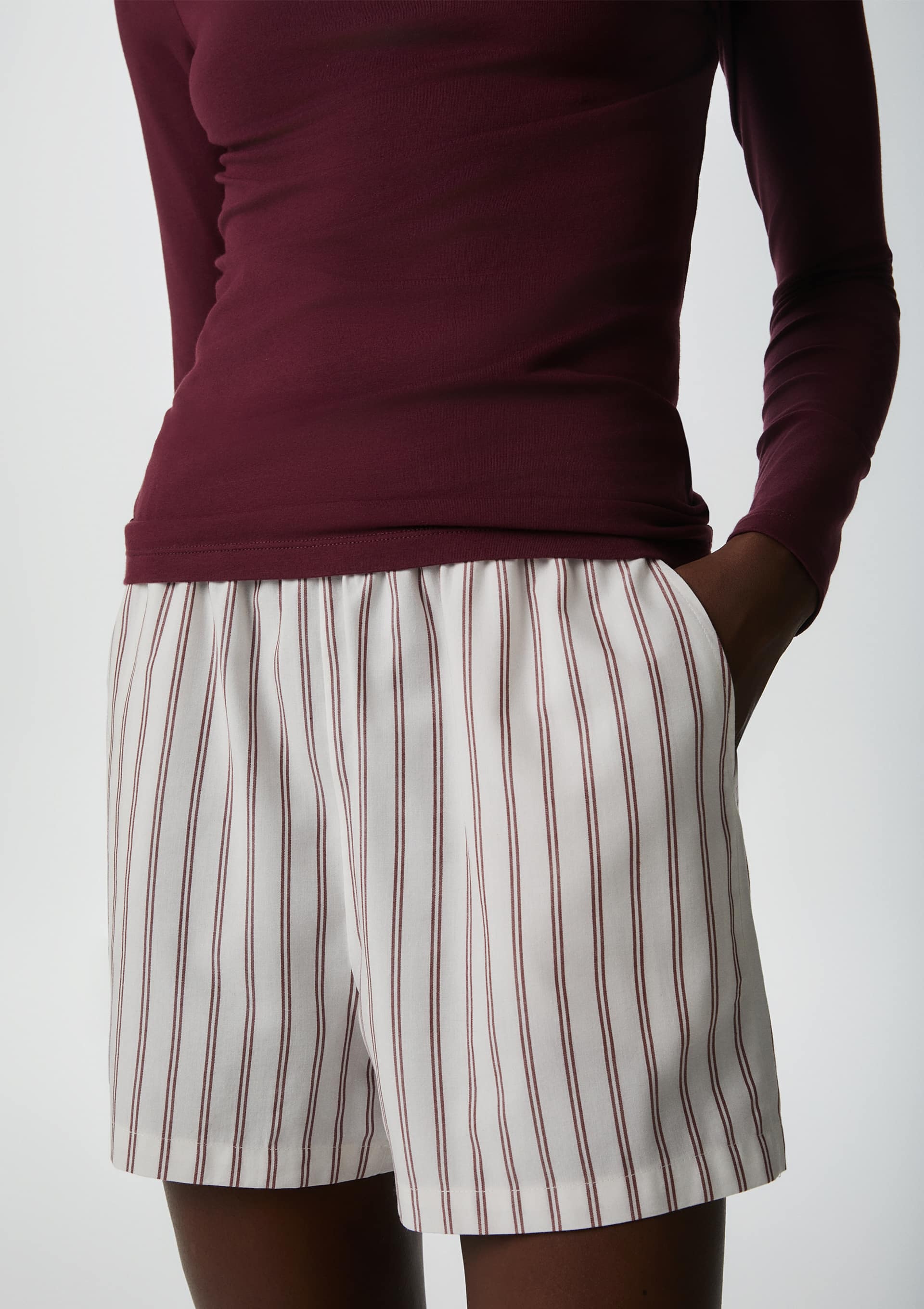 Shorts Feminino Listrado Cintura Alta - Vermelho