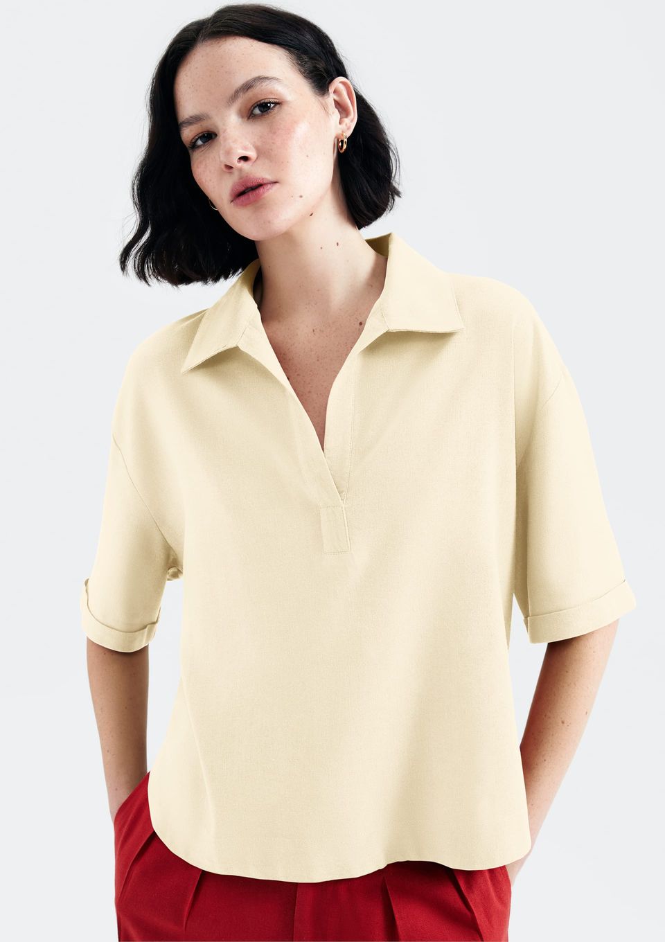 Camisa Polo Feminina com Linho - Bege