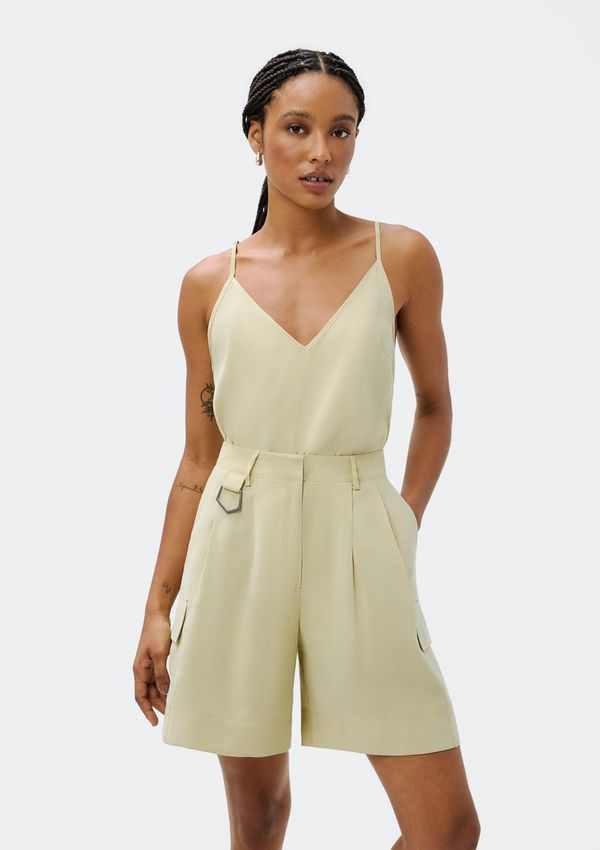 Shorts Feminino Cargo Em Alfaiataria - Verde 040
