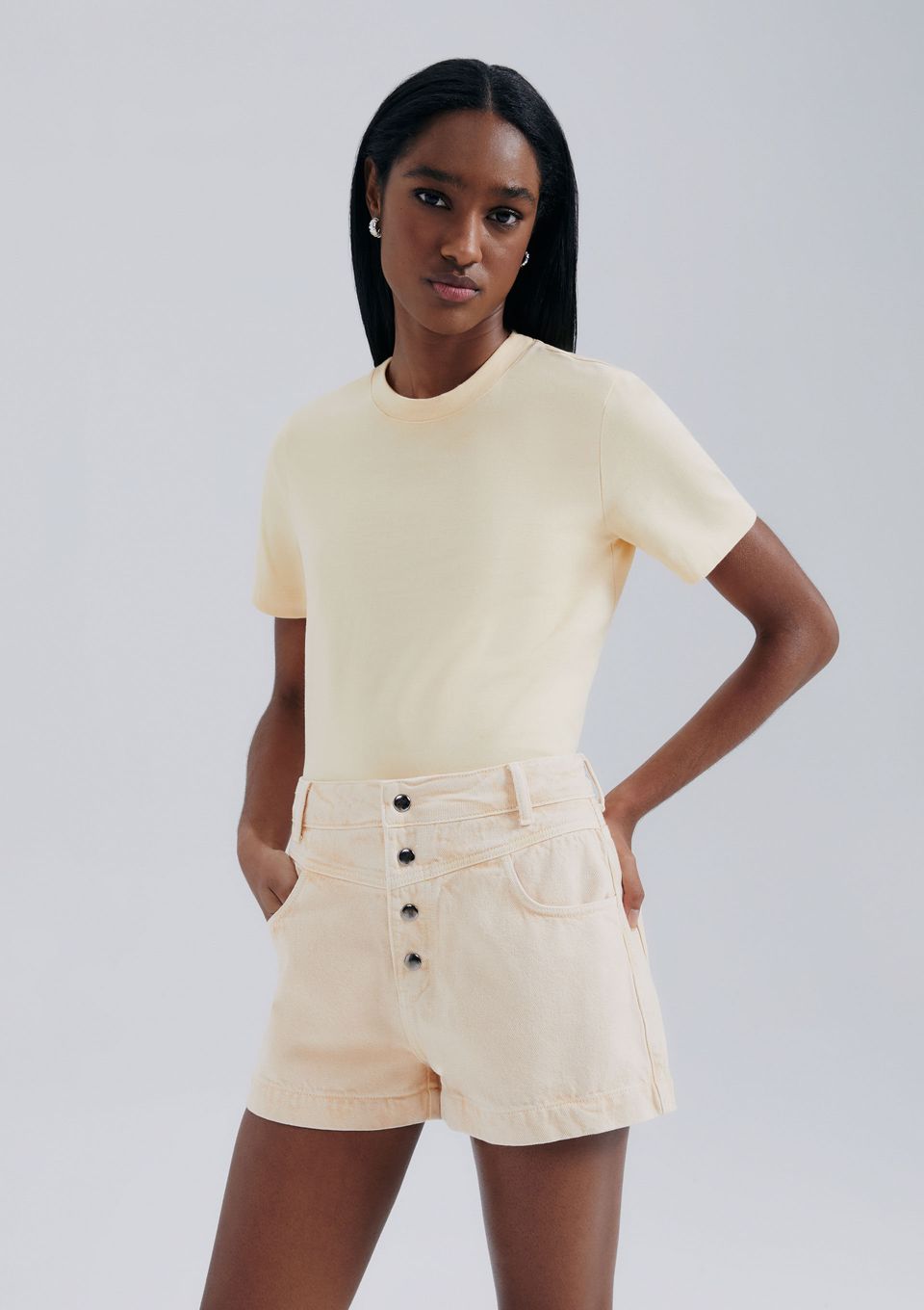 Shorts de Sarja Feminino Estonado - Amarelo