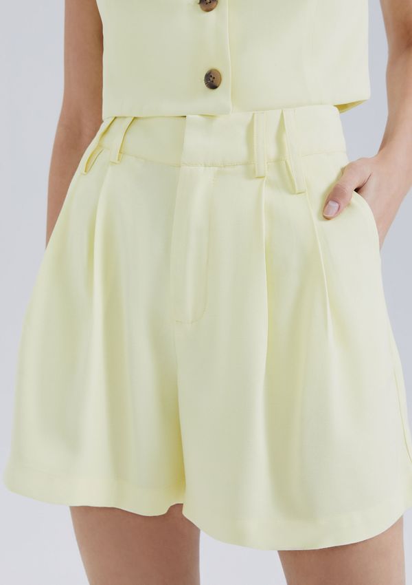 Shorts Feminino Em Alfaiataria Peach Touch - Amarelo 040