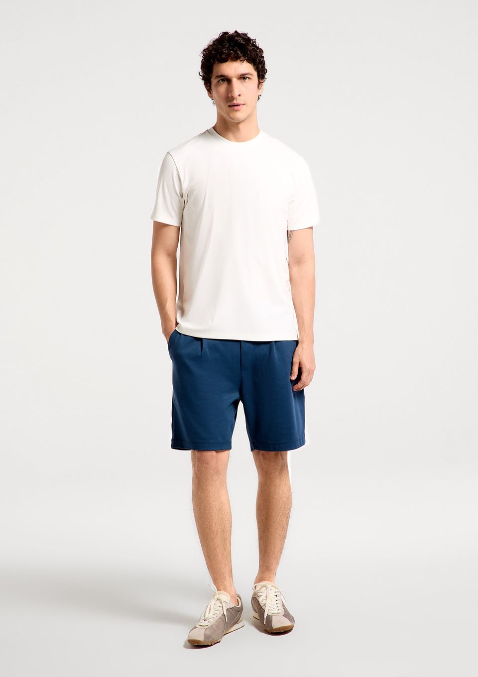 Bermuda Masculina Reta em Malha Tech - Azul