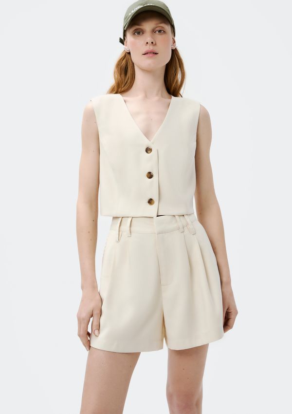 Shorts Feminino Em Alfaiataria Peach Touch - Creme 040