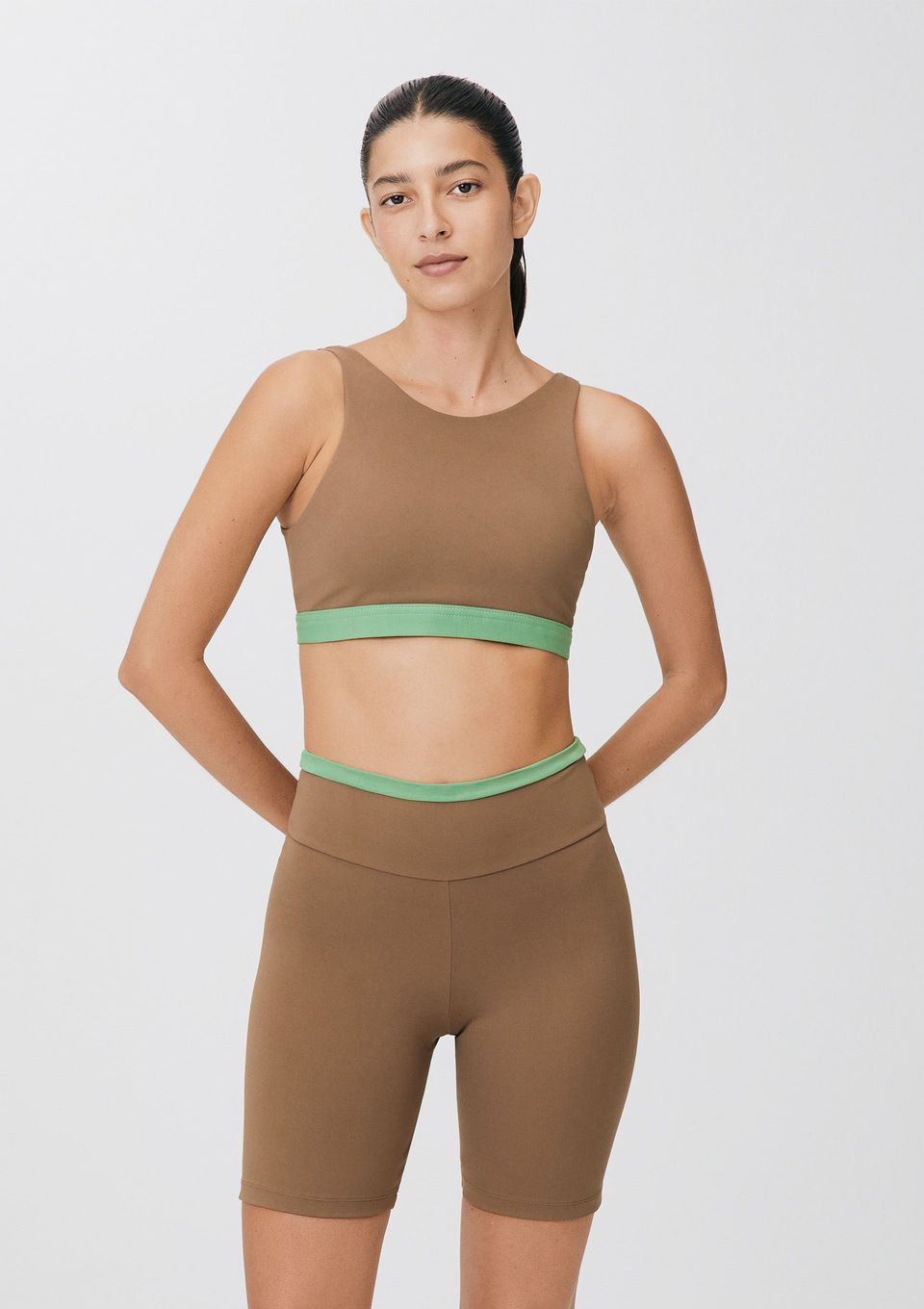 Bermuda Esportiva Feminina com Fio Lycra® - Marrom