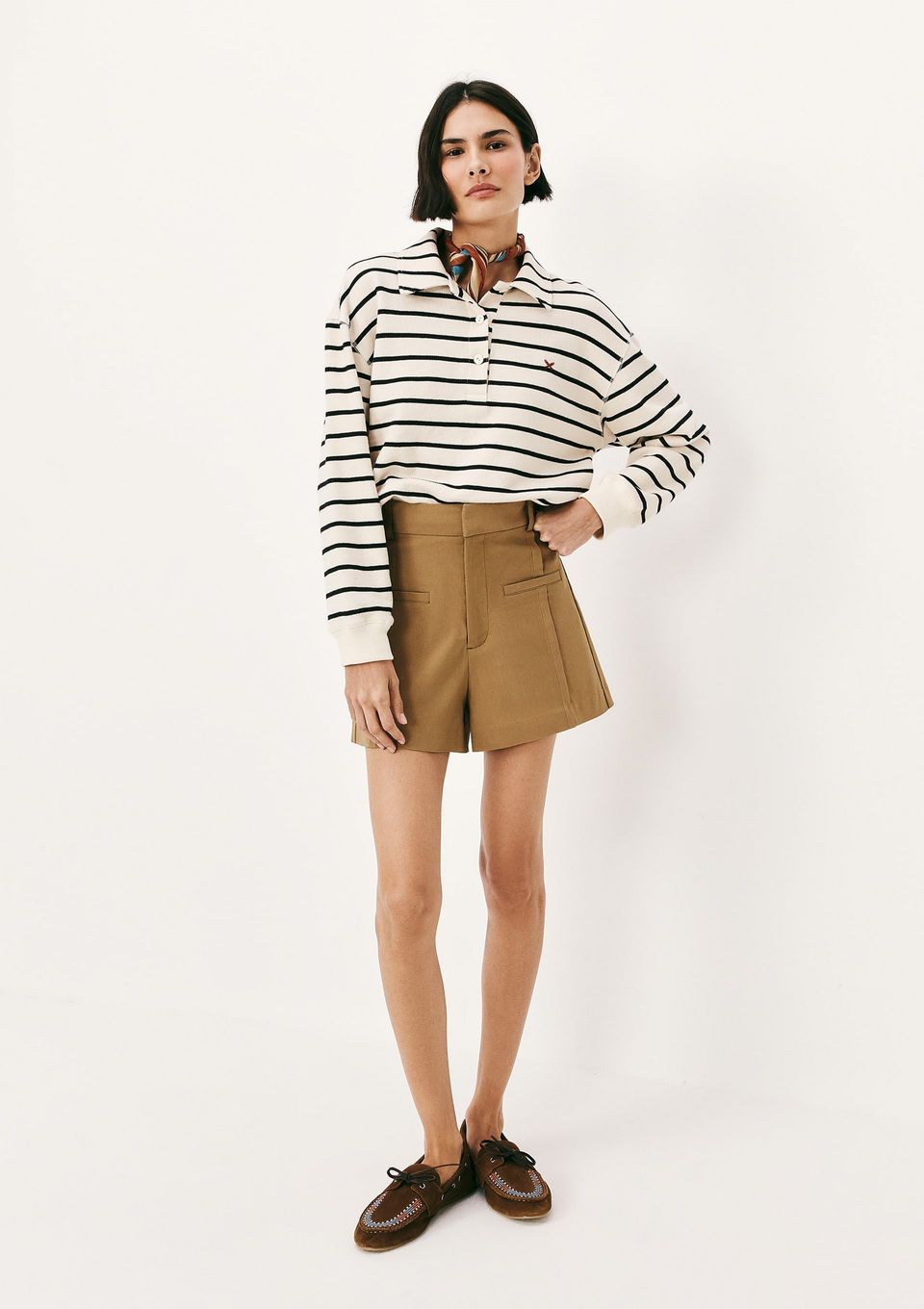 Shorts Feminino em Alfaiataria - Caqui