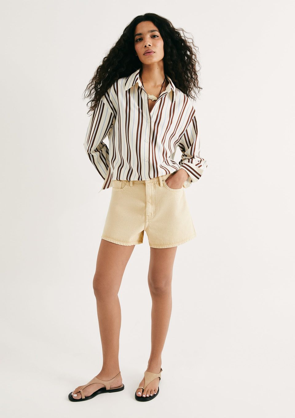 Shorts Feminino Cintura Média em Sarja - Amarelo