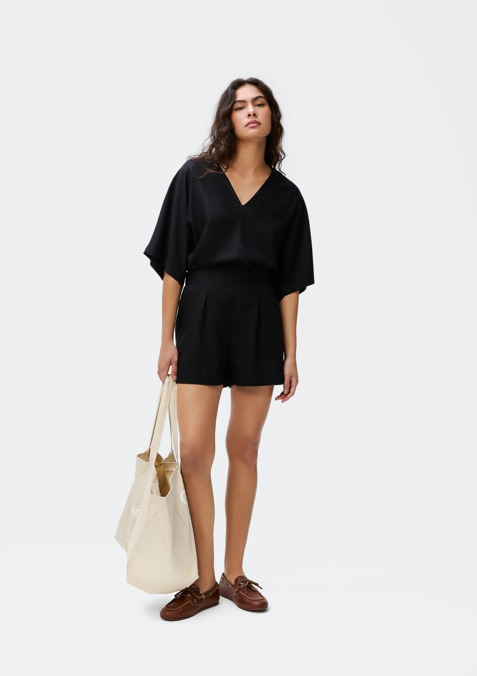 Shorts Feminino Cintura Alta em Viscolinho - Preto