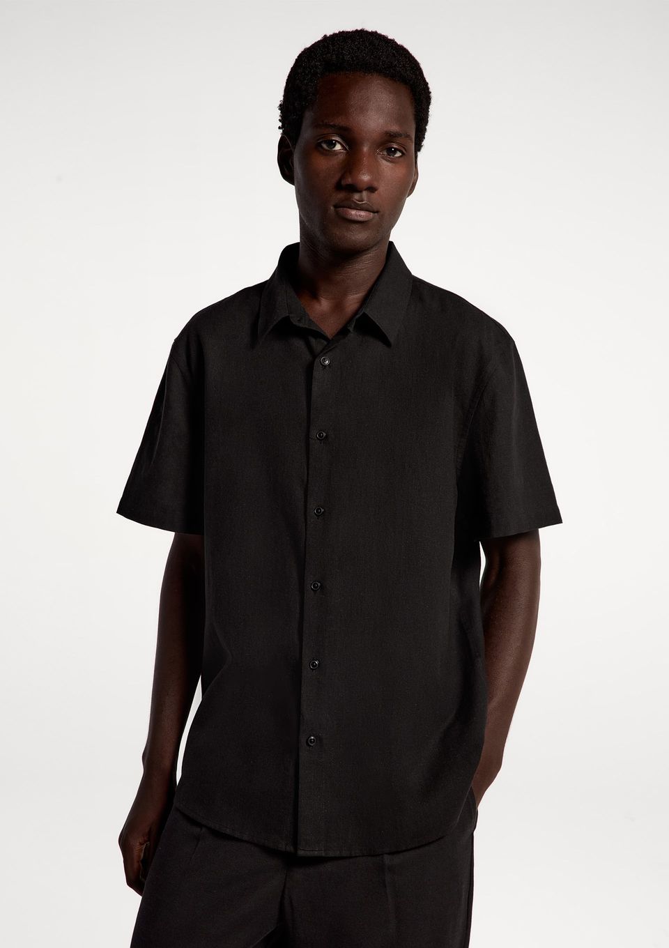 Camisa Masculina Manga Curta Slim com Linho - Preto