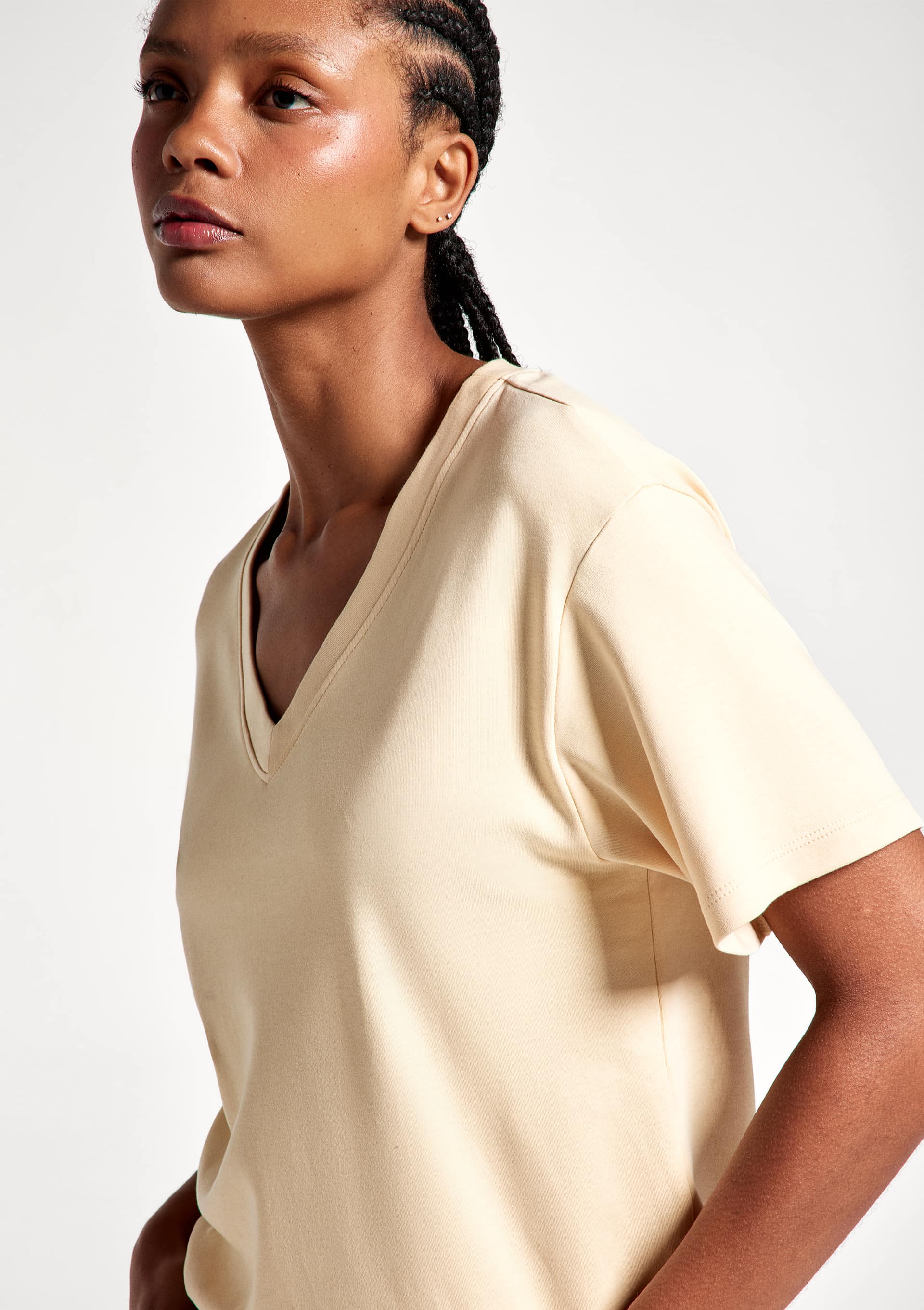 Camiseta Feminina Oversized Decote V Em Malha Interlock - Amarelo
