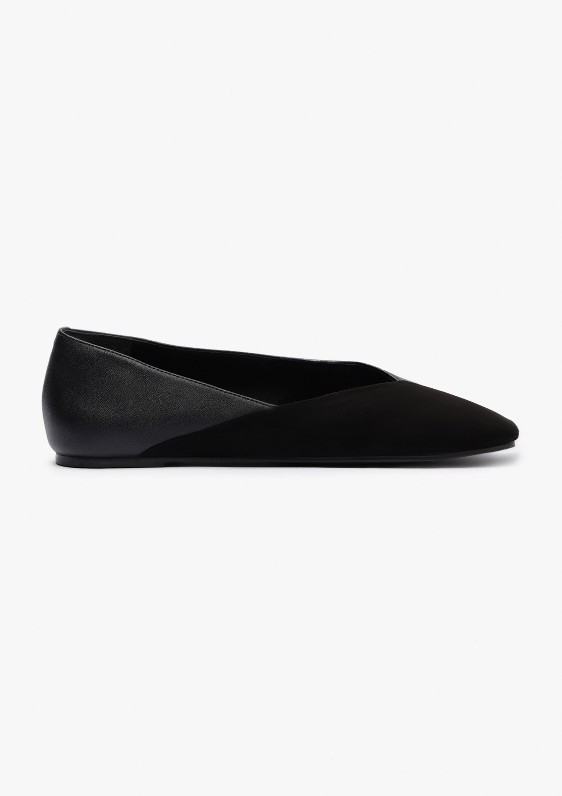 Sapatilha com Recortes - Preto — Hering