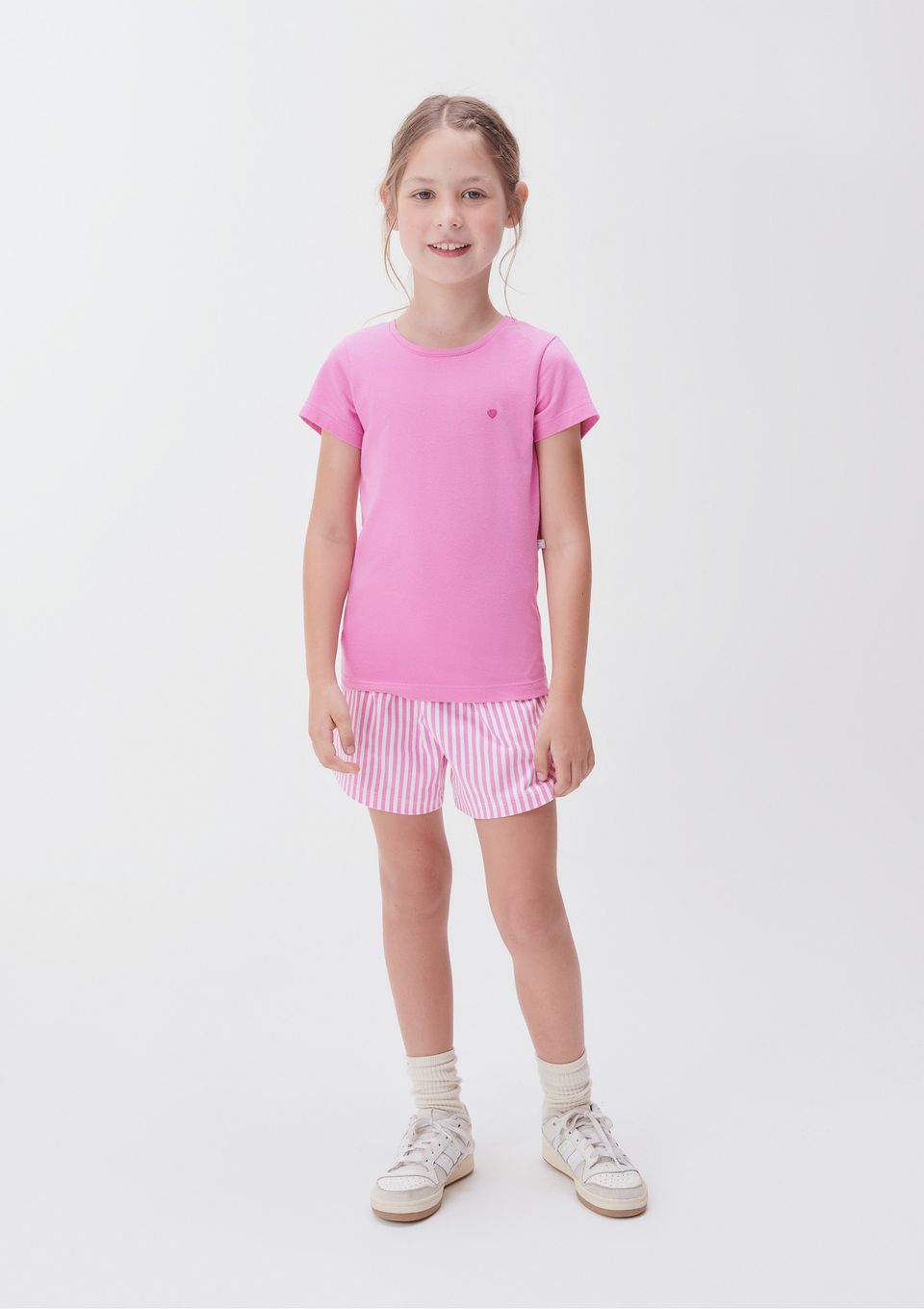 Blusa Básica Infantil Menina Manga Curta Slim com Bordado Coração - Rosa