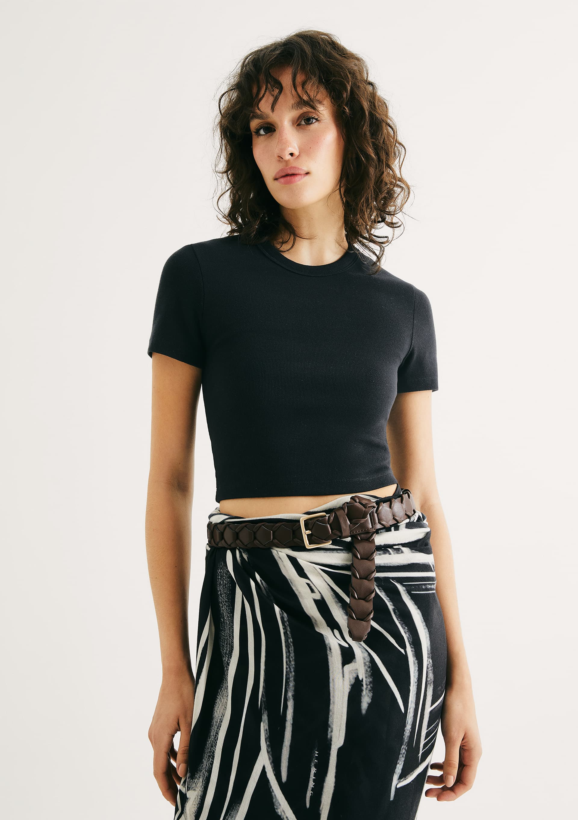 Blusa Básica Feminina Cropped Em Ribana Canelada - Preto