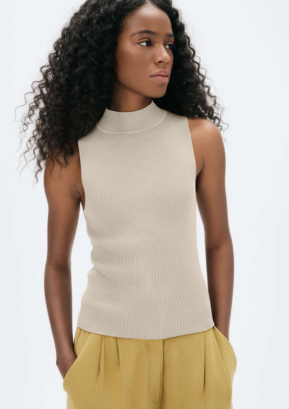 Regata Básica Feminina Gola Alta em Tricô Canelado - Creme