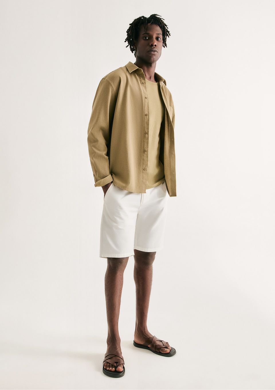Bermuda Básica Masculina Chino Reta em Sarja - Off White