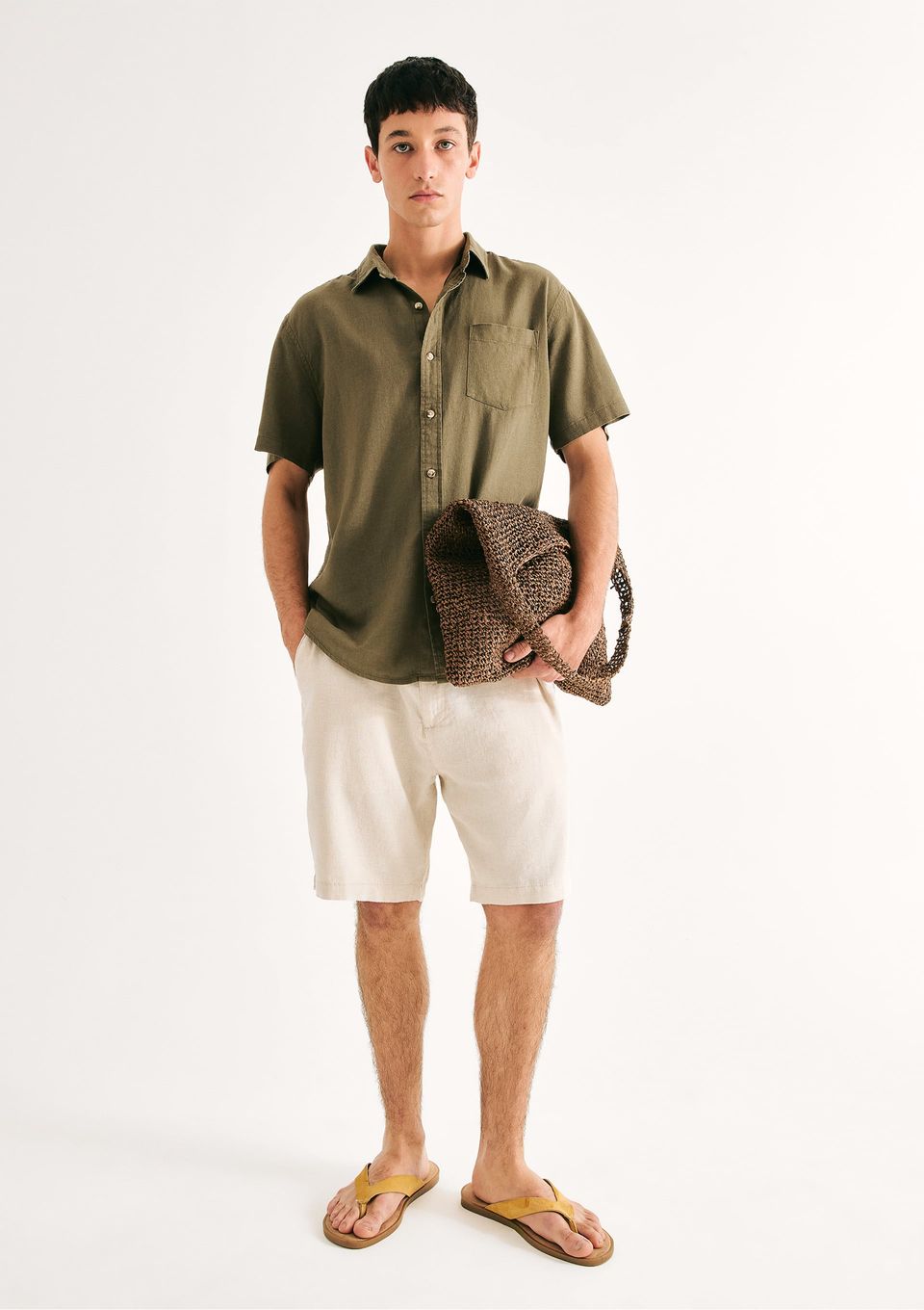 Bermuda Básica Masculina Chino em Linho - Bege