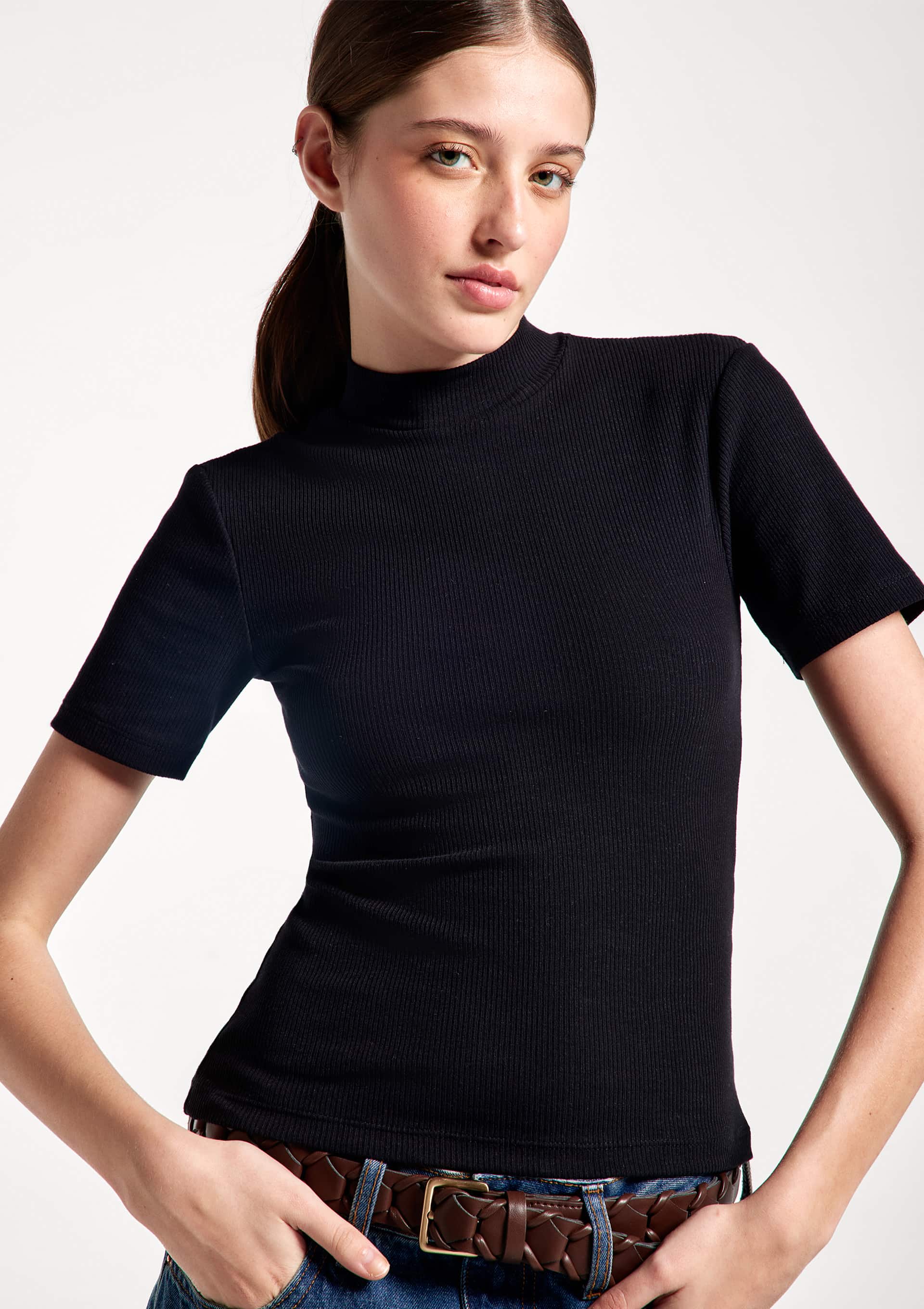 Blusa Feminina Gola Alta Em Ribana Canelada - Preto