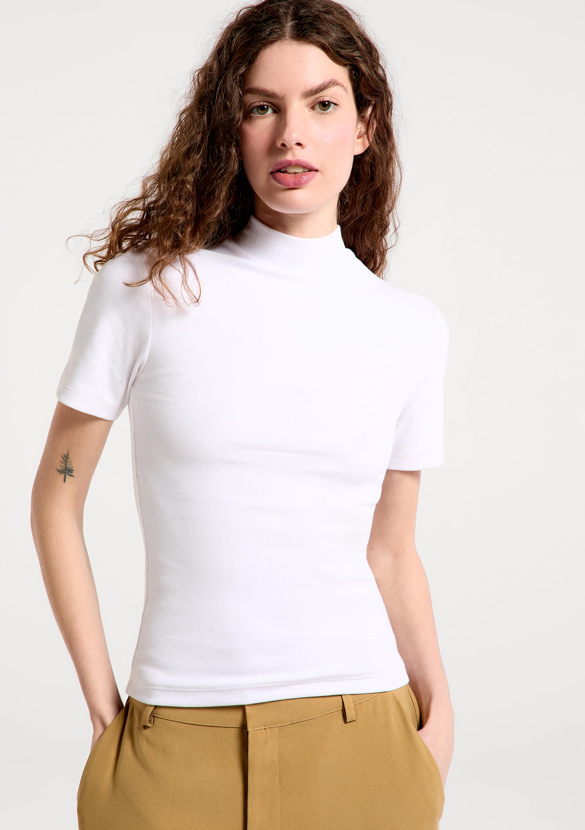 Blusa Feminina Gola Alta Em Ribana Canelada - Branco
