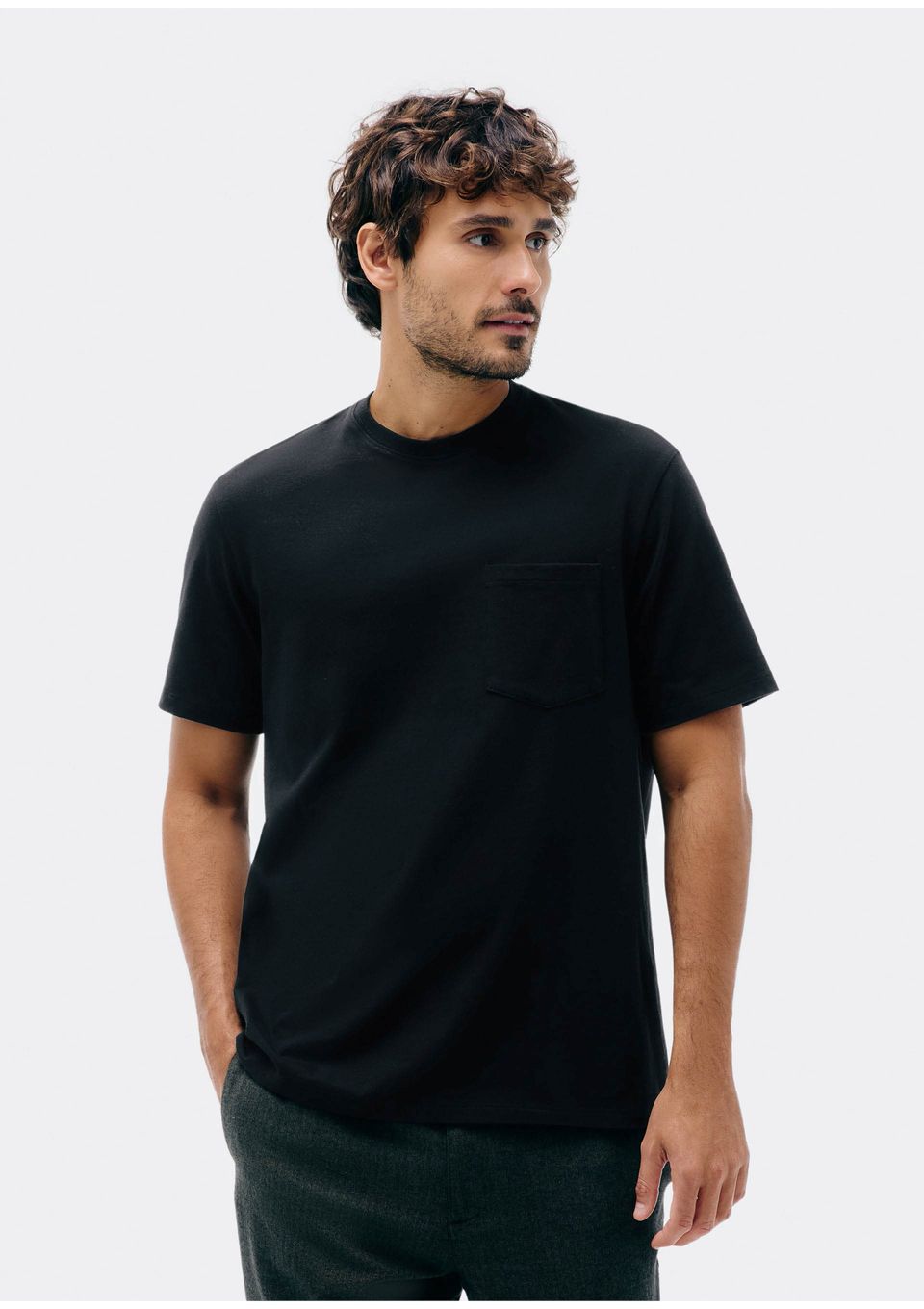 Camiseta Básica Masculina Comfort Super Cotton com Bolso - Preto