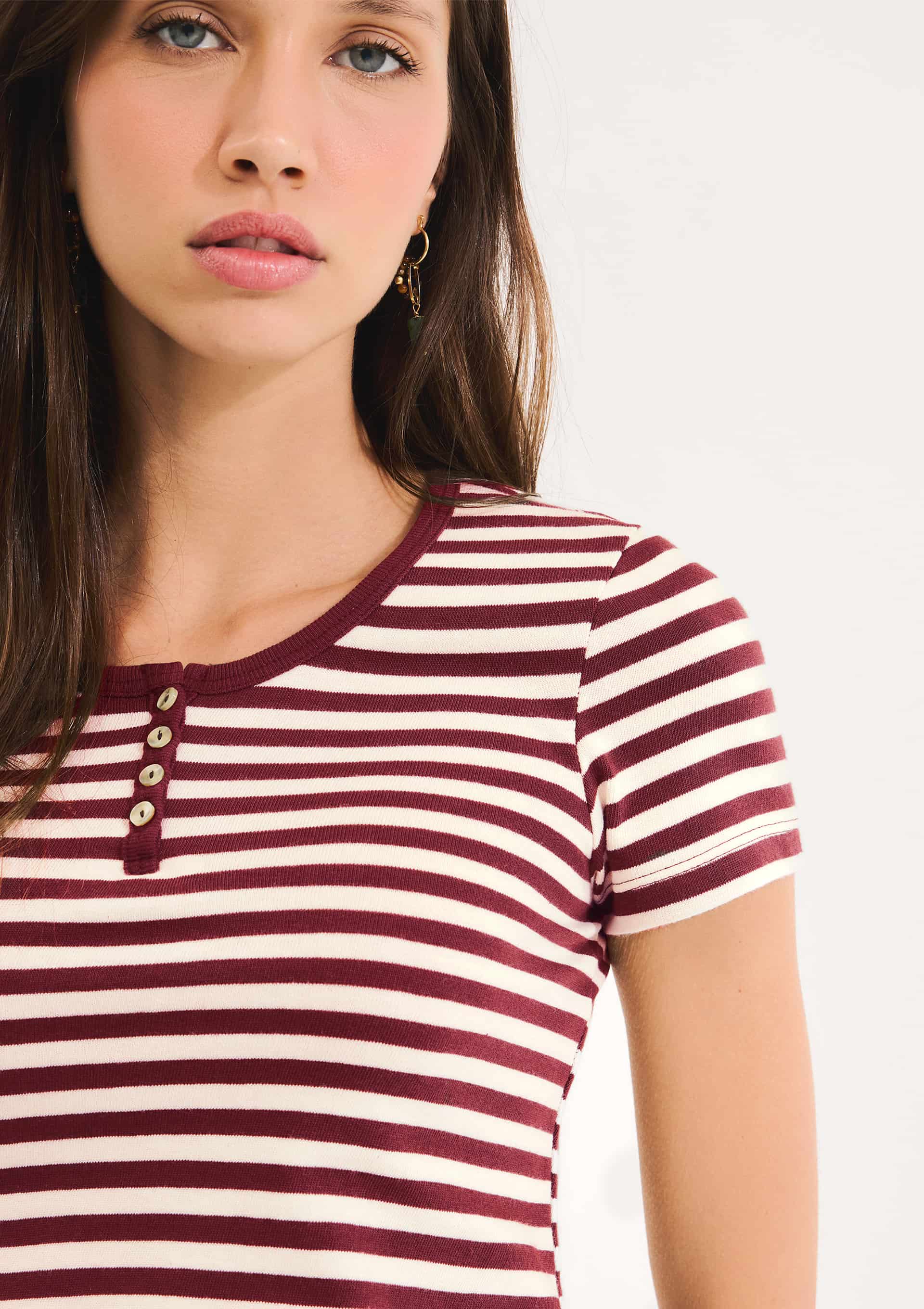 Blusa Feminina Listrada Com Peitilho - Vinho
