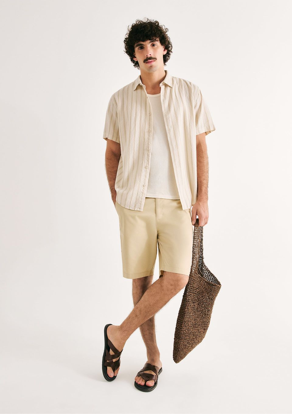 Bermuda Básica Masculina Chino - Bege