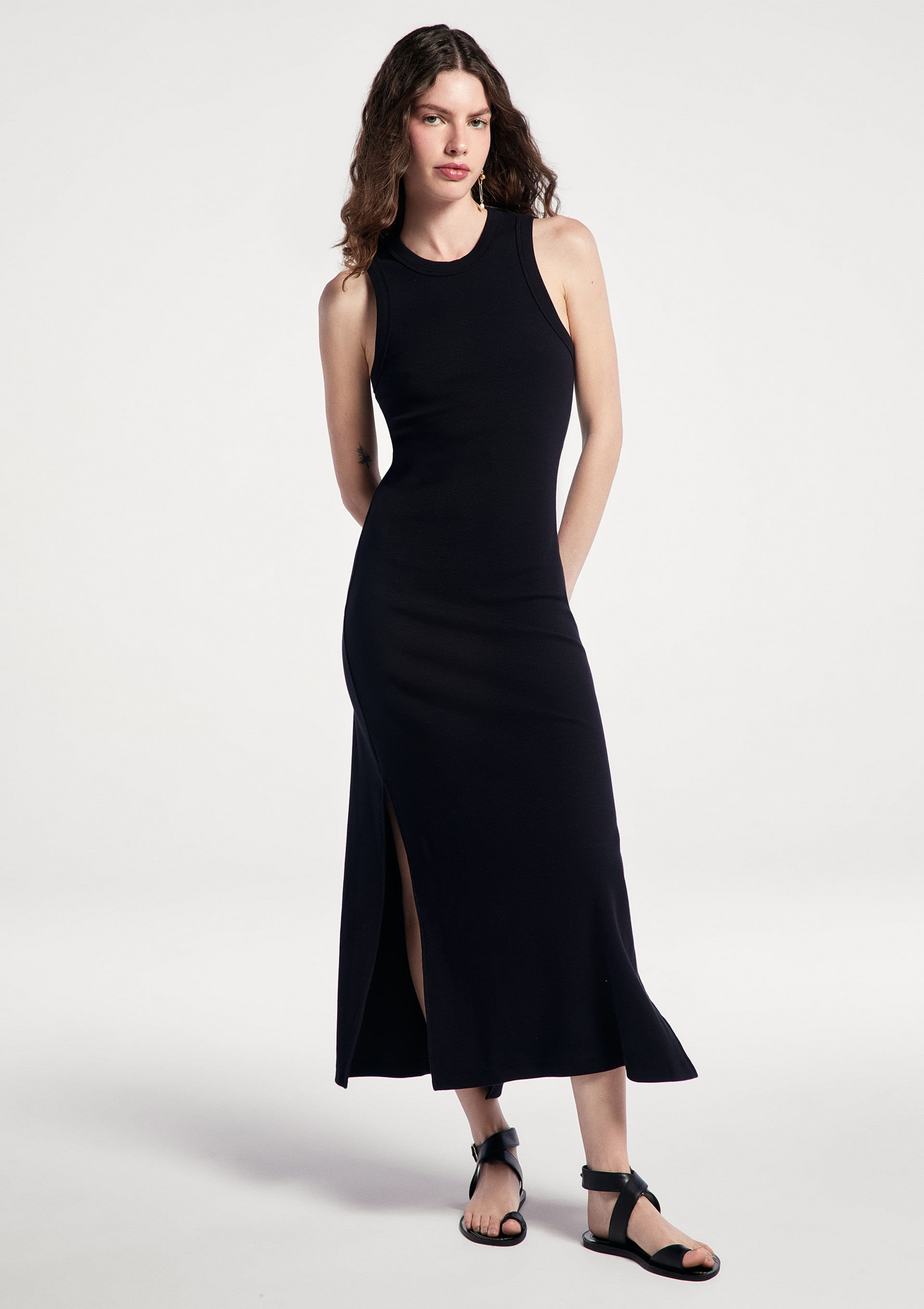 Vestido Midi Em Ribana Canelada Com Fenda - Preto