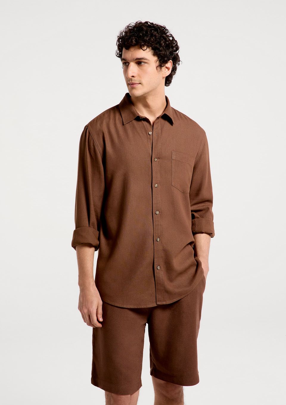 Camisa Básica Masculina Manga Longa Slim em Linho - Marrom