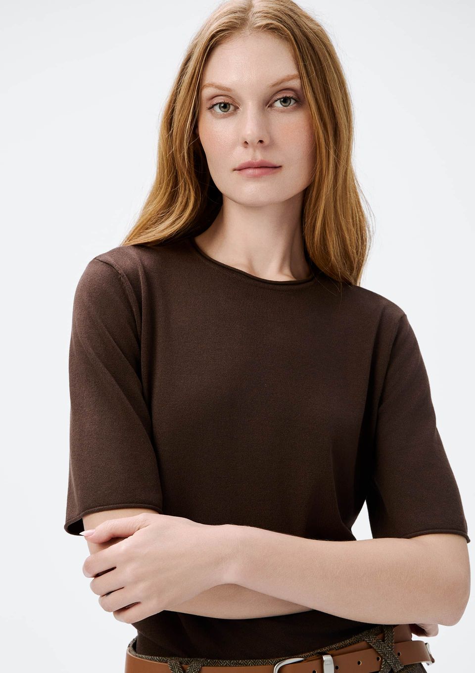 Blusa Feminina Manga Curta em Tricô Leve - Marrom