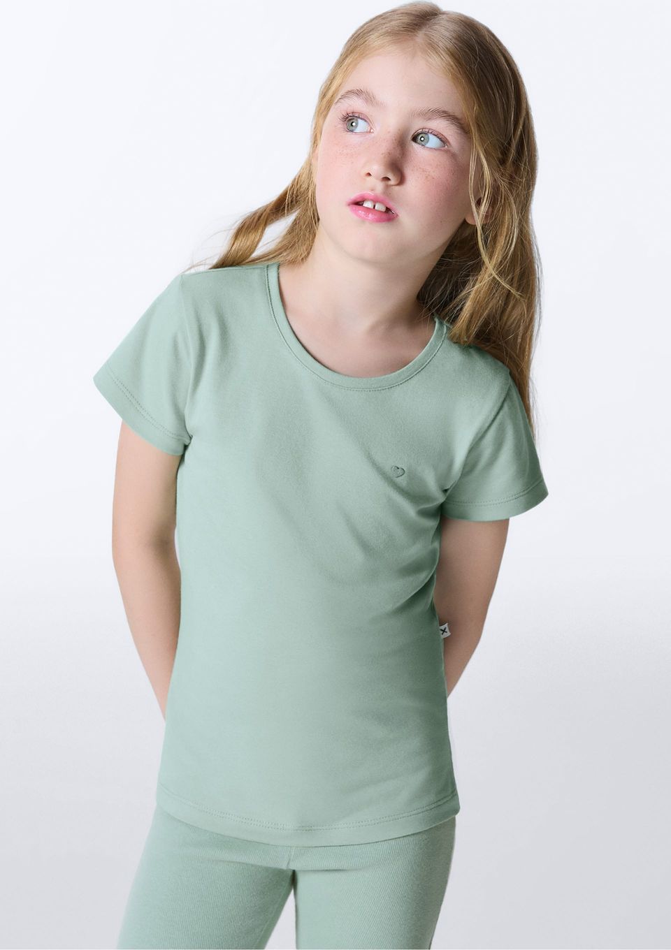 Blusa Básica Infantil Menina Manga Curta Slim com Bordado Coração - Verde