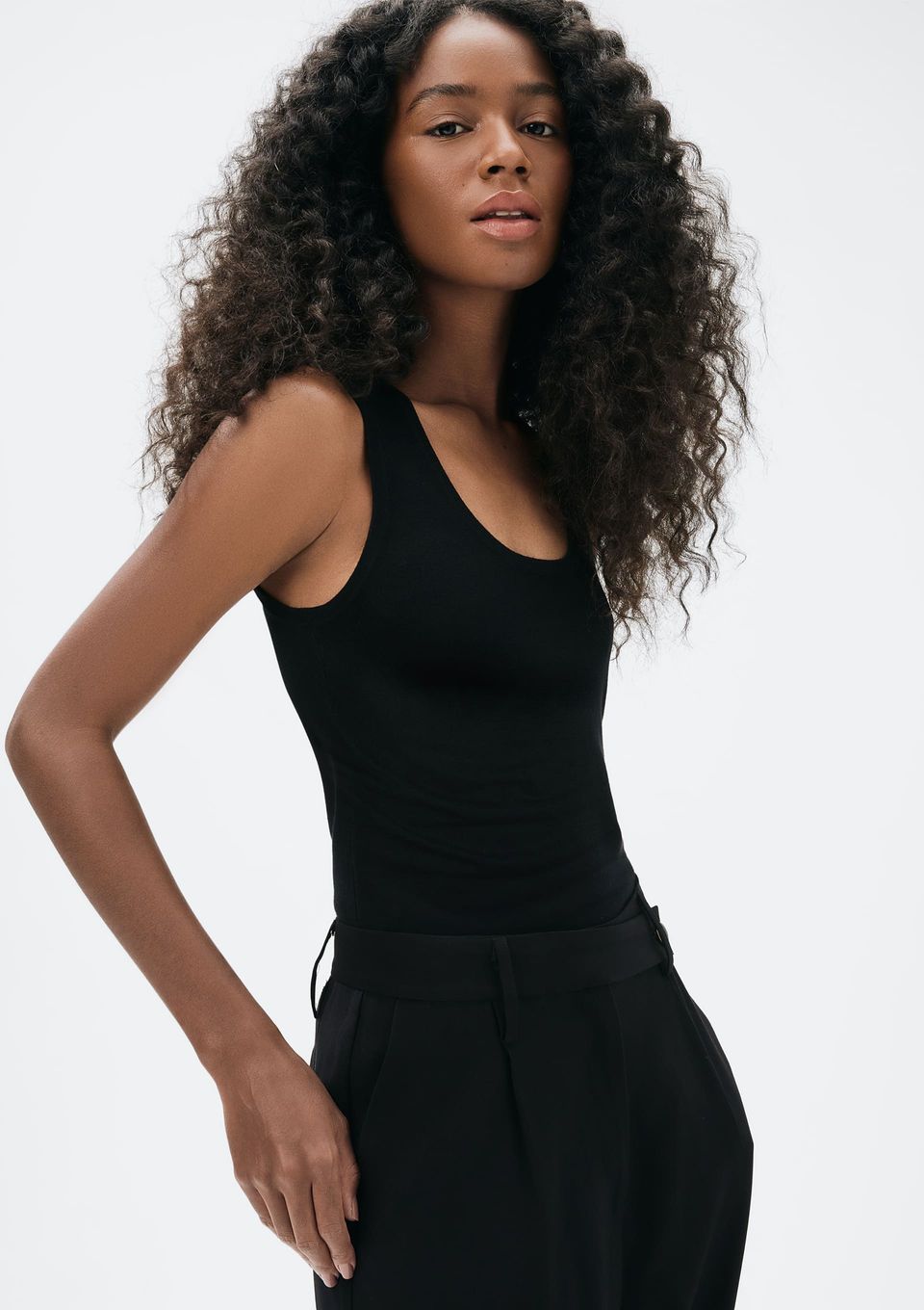 Regata Feminina Slim Decote U em Tricô de Viscose - Preto