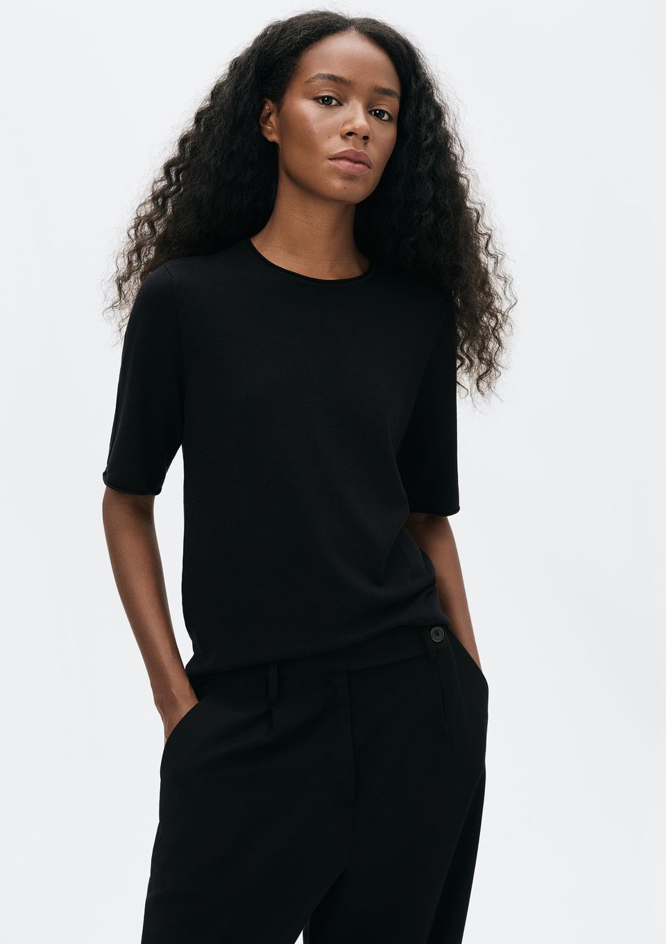 Blusa Feminina Manga Curta em Tricô Leve - Preto