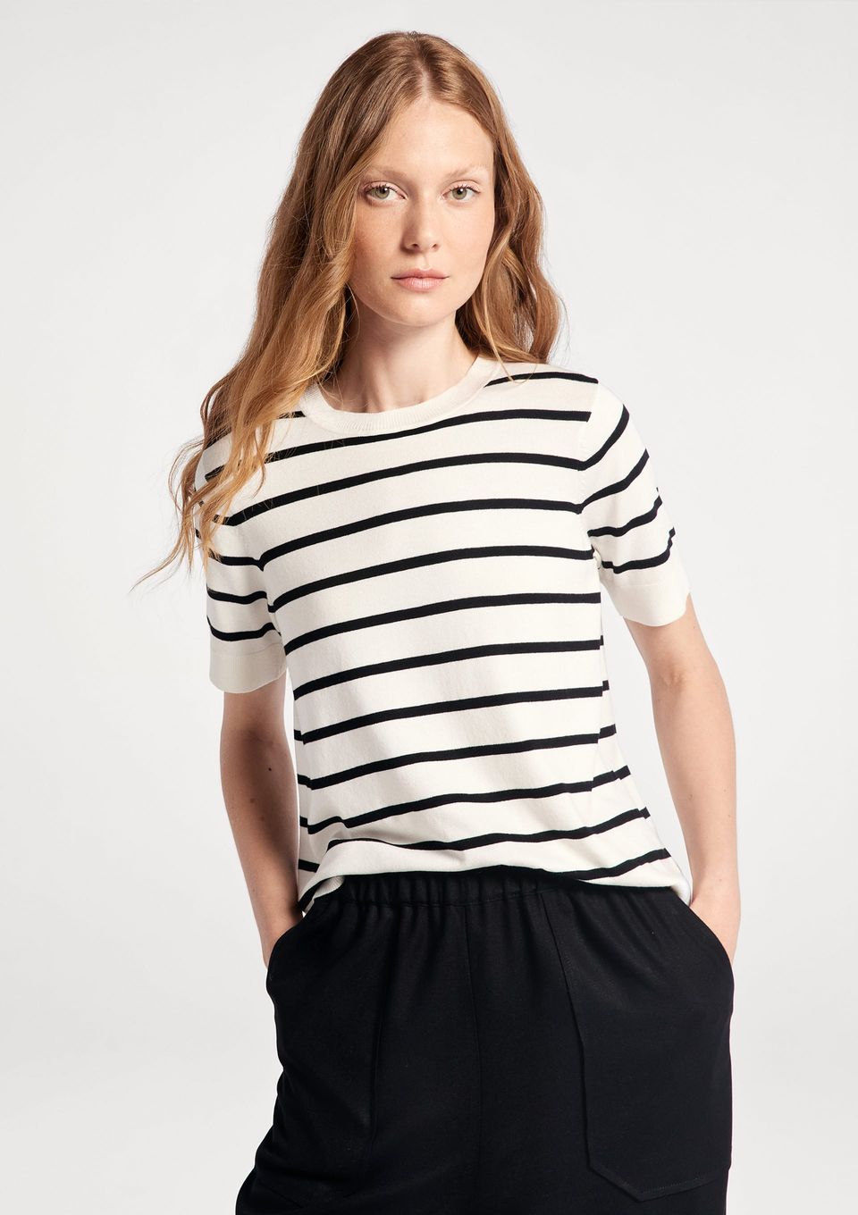Blusa Feminina Manga Curta Listrada em Tricô Fio Tinto - Off White