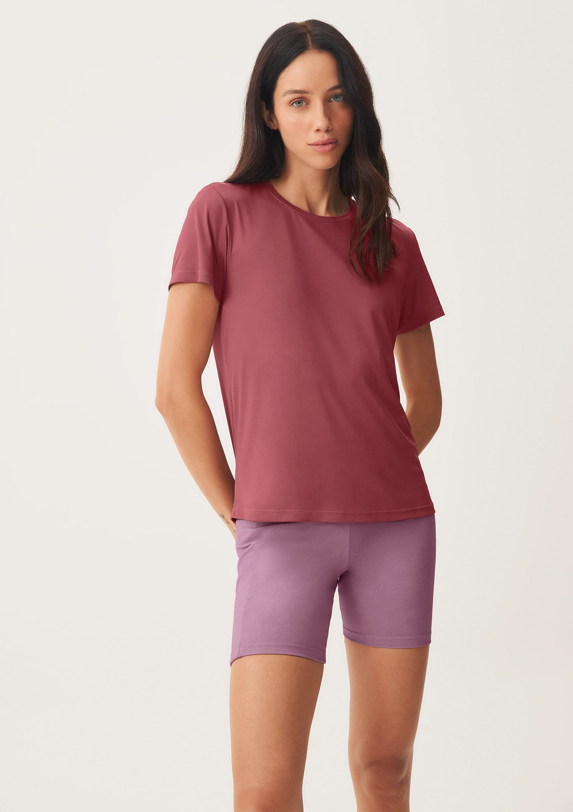 Camiseta Esportiva Básica Feminina Proteção UV - Vinho