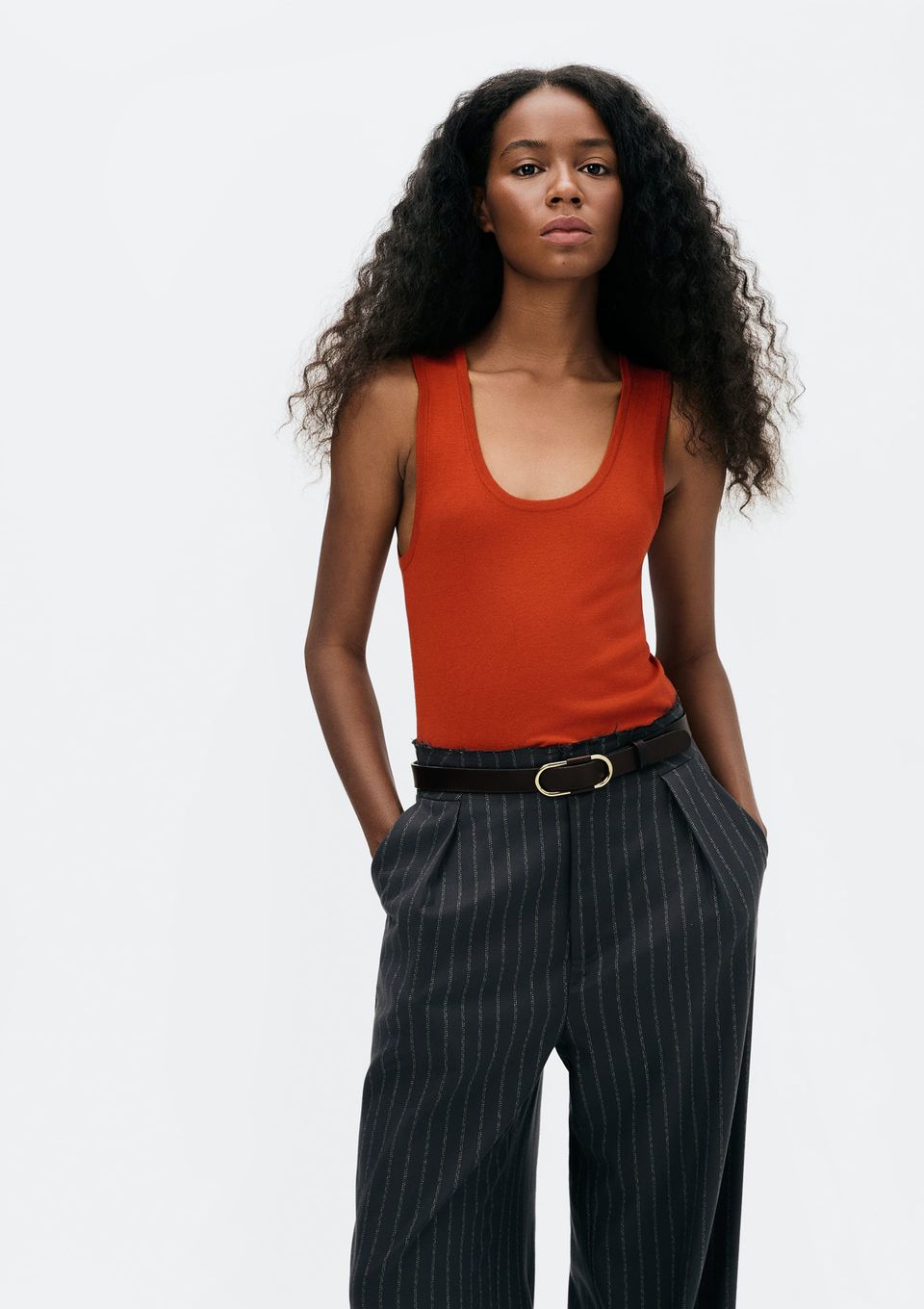Regata Feminina Slim Decote U em Tricô de Viscose - Vermelho