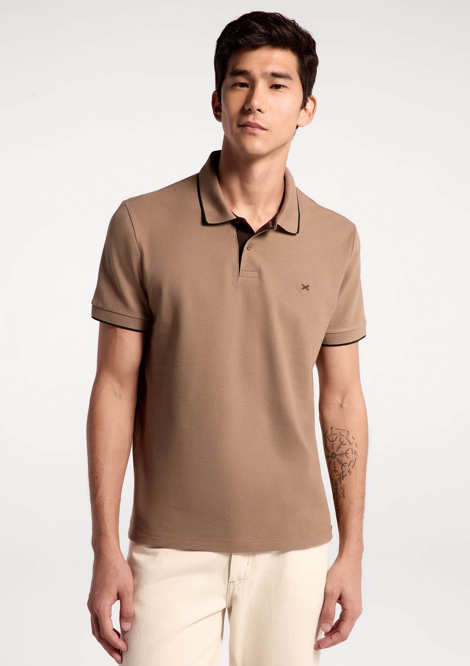 Camisa Polo Básica Masculina em Piquet com Bordado - Marrom