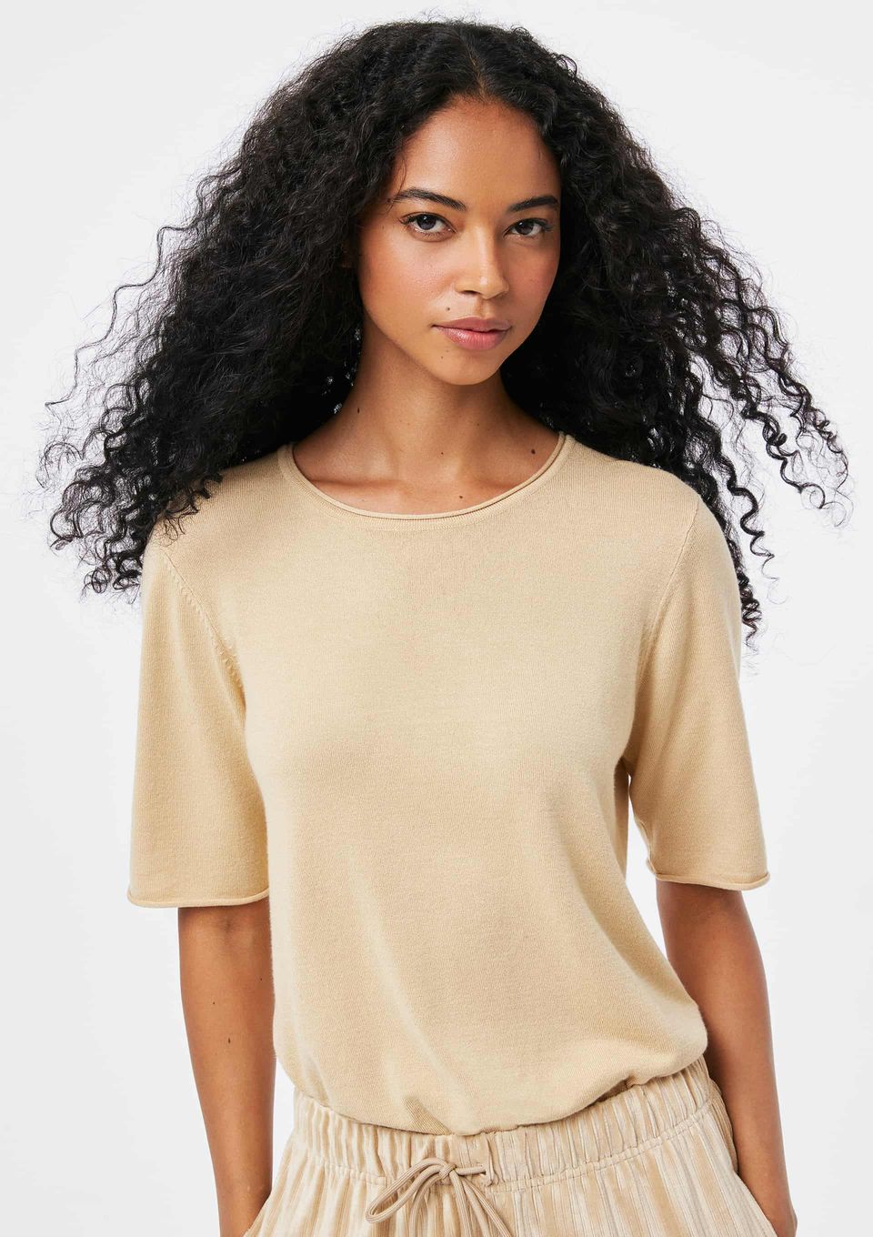 Blusa Feminina Manga Curta em Tricô Leve - Bege