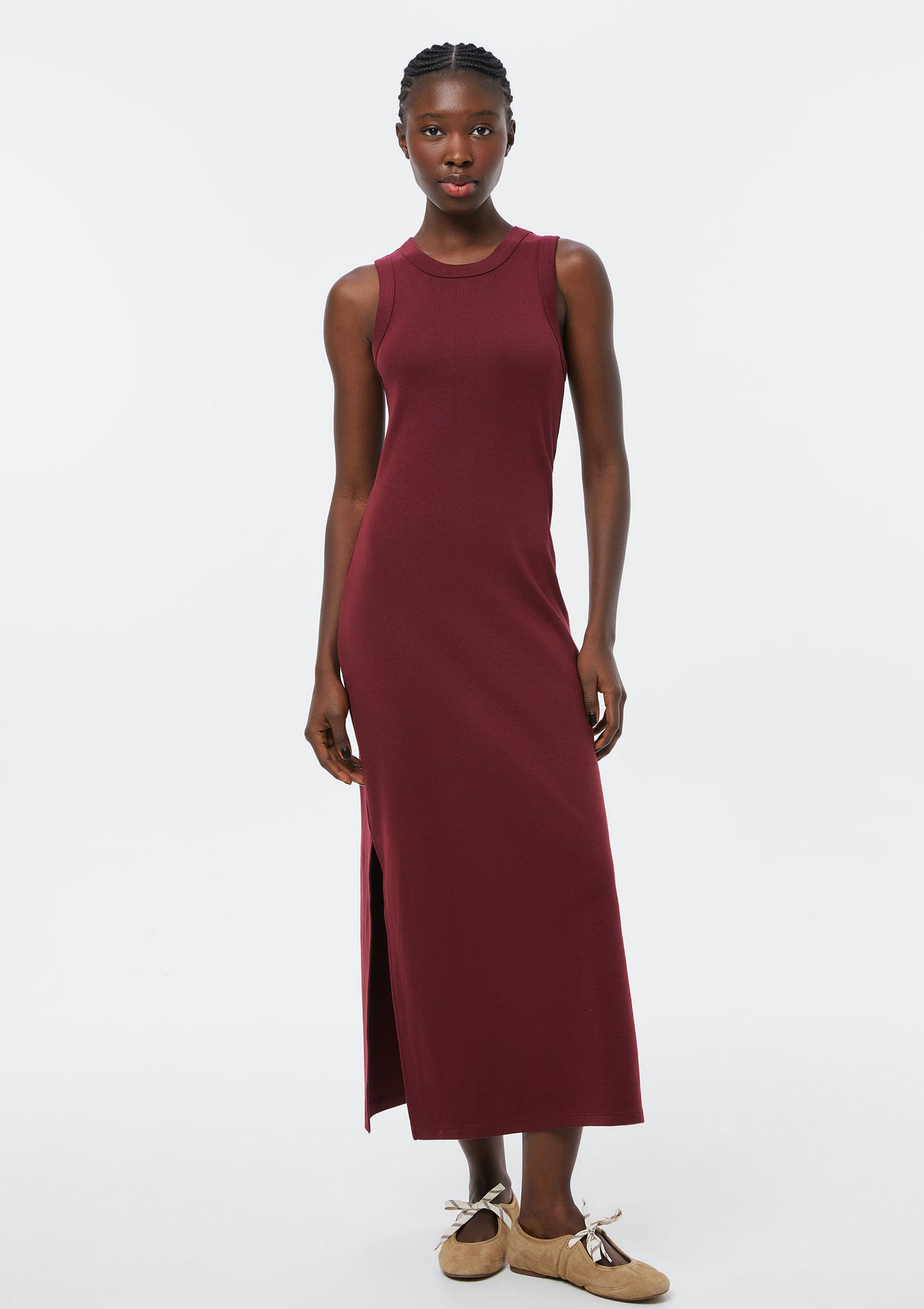 Vestido Midi Em Ribana Canelada Com Fenda - Vinho