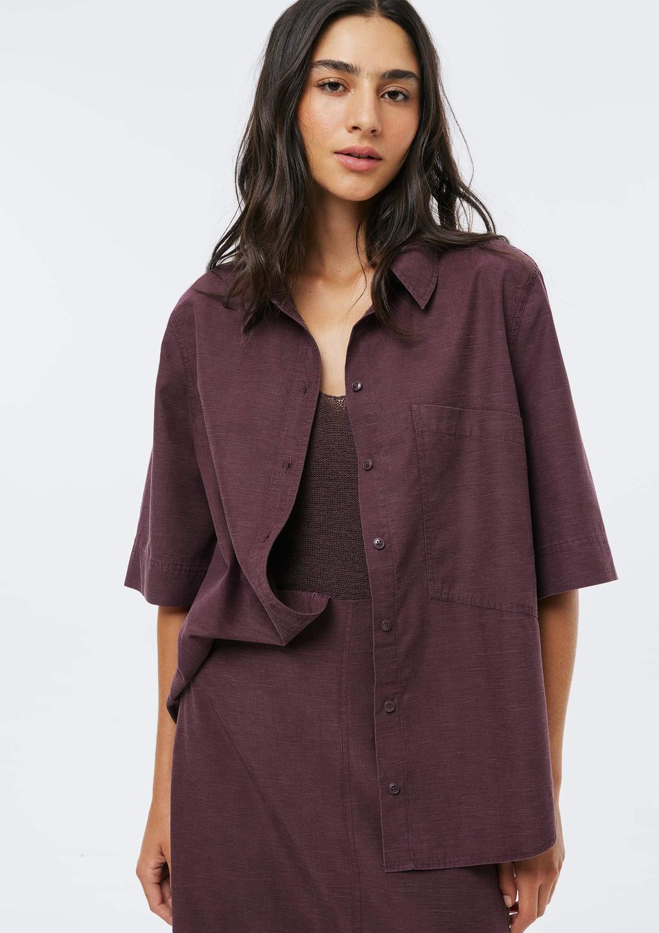 Camisa Feminina Manga Curta em Peach Touch - Vinho
