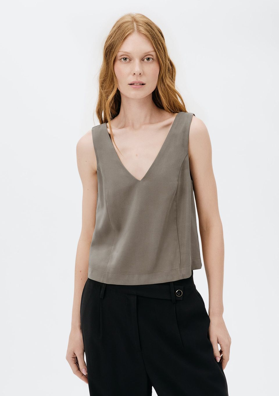 Regata Feminina Decote V em Viscose - Cinza