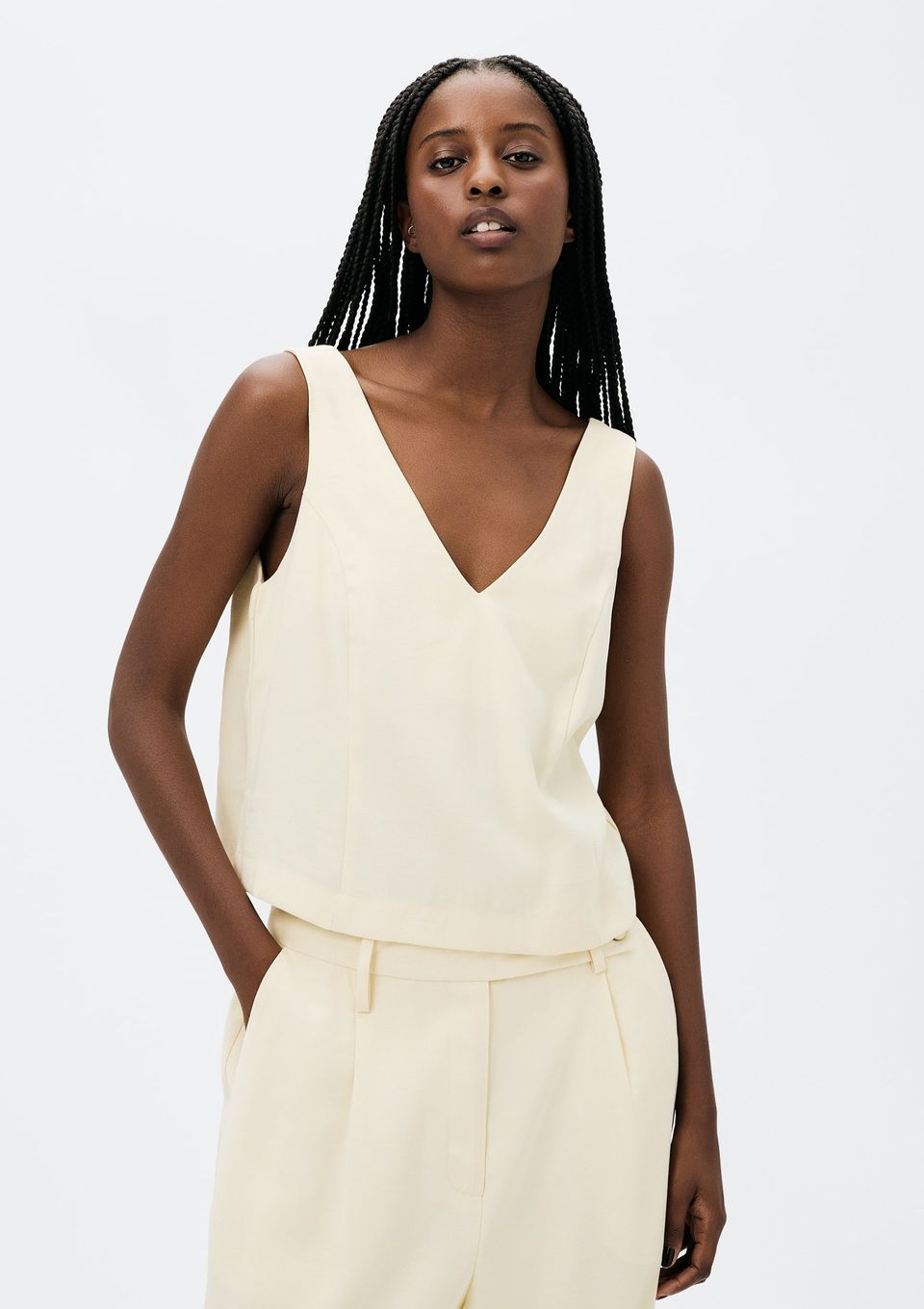 Regata Feminina Decote V em Viscose - Creme