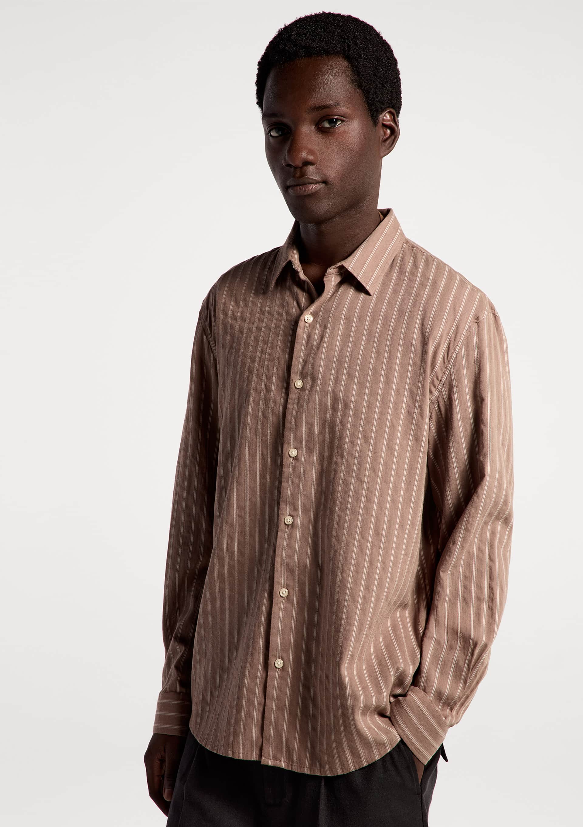 Camisa Masculina Comfort Listrada - Marrom