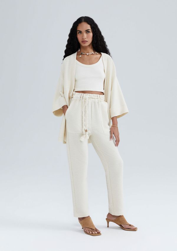 Calça Feminina Carrot Cintura Alta Texturizada - Creme M