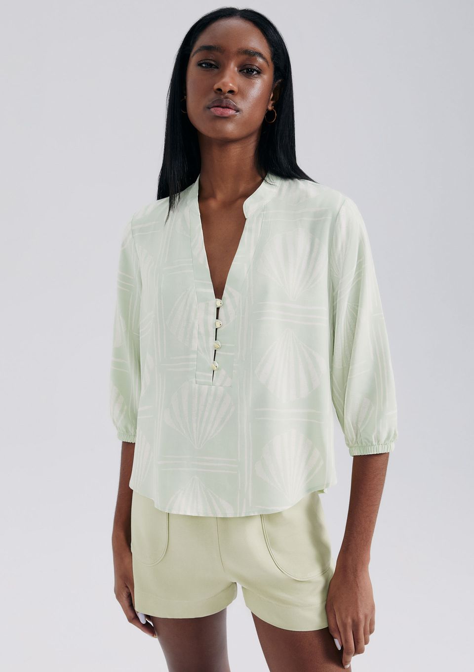 Blusa Feminina Estampada Decote V Manga Bufante - Verde