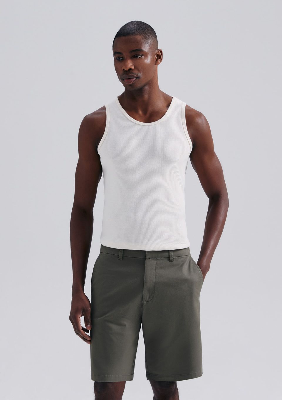 Bermuda Masculina Chino em Sarja - Verde