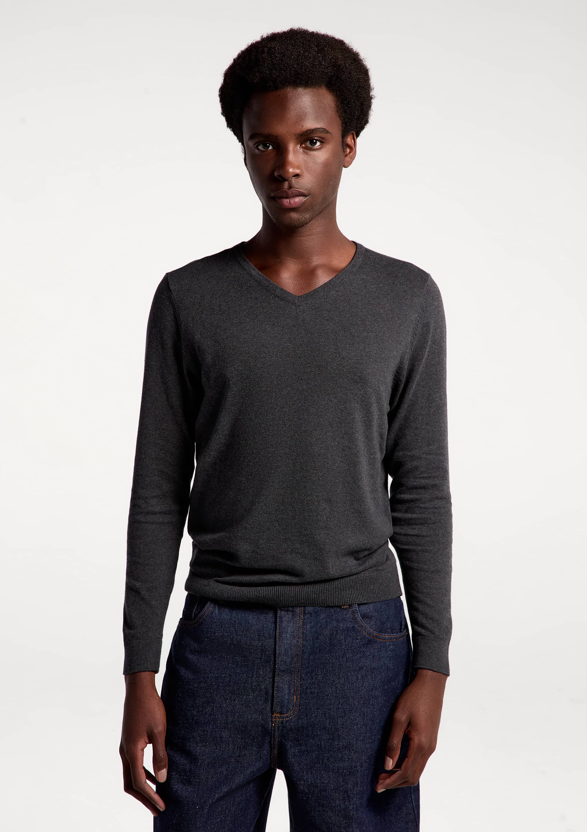 Suéter Básico Masculino Regular Gola V - Cinza