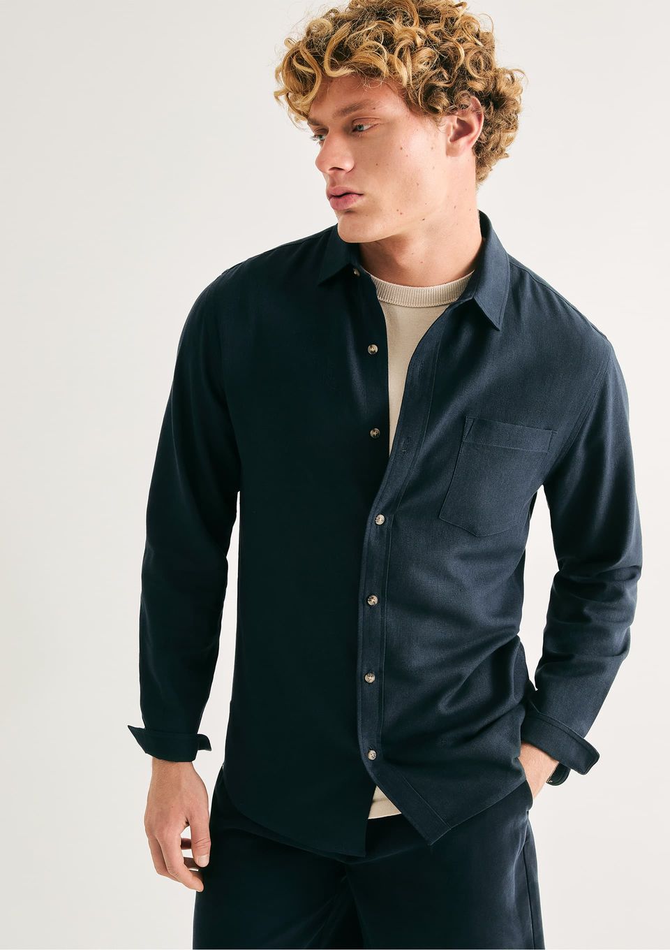 Camisa Básica Masculina Manga Longa Slim em Linho - Azul