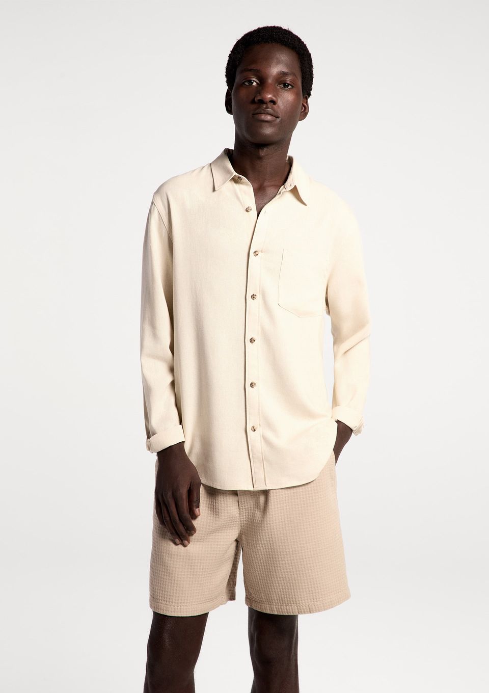 Camisa Básica Masculina Manga Longa Slim em Linho - Bege