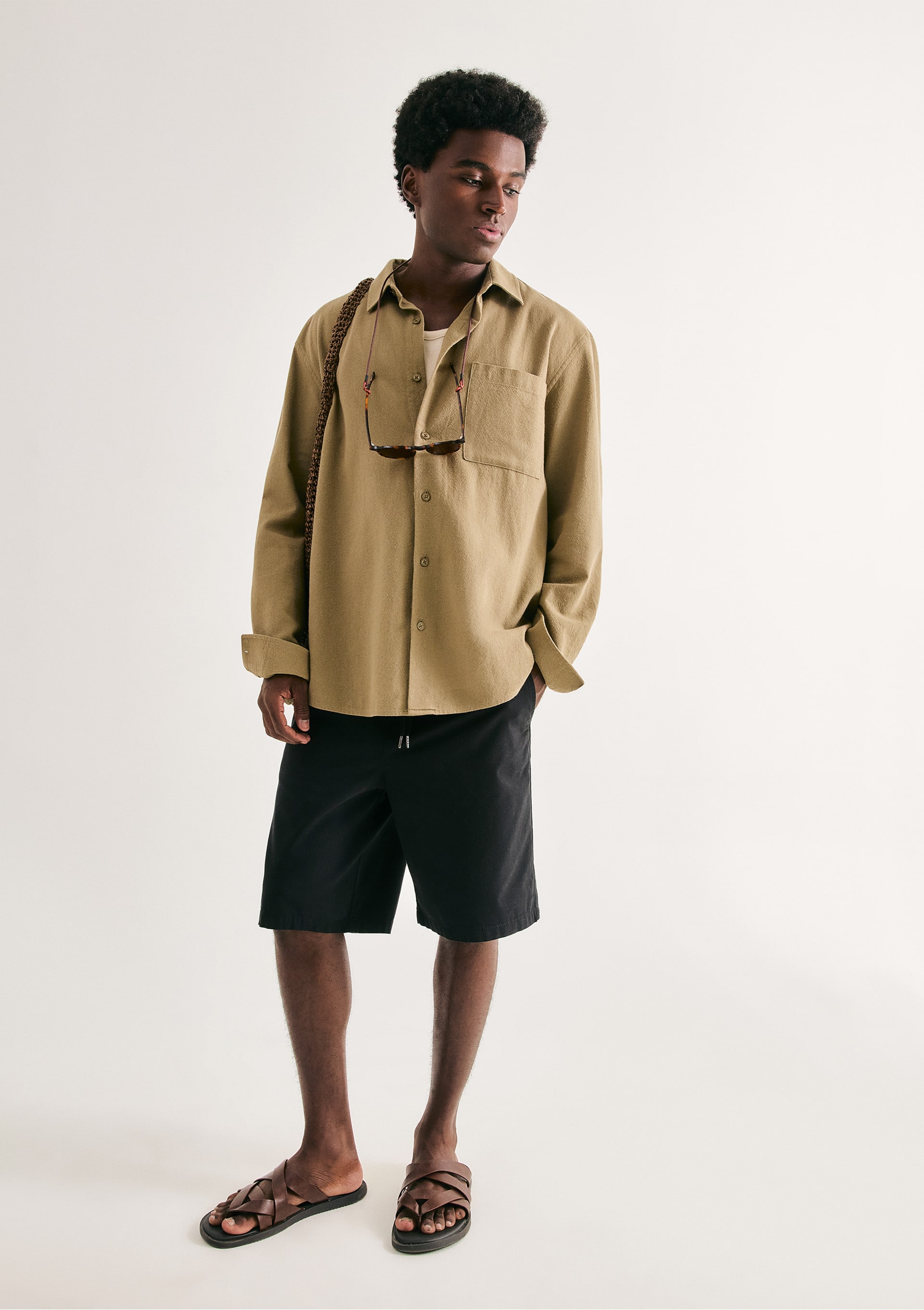Bermuda Básica Masculina Em Sarja - Preto