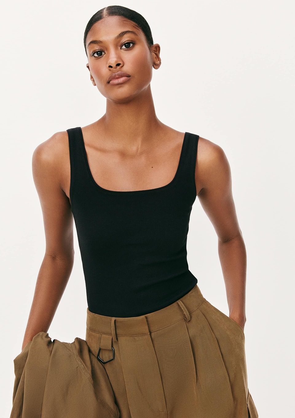 Regata Feminina Decote Quadrado em Ribana - Preto